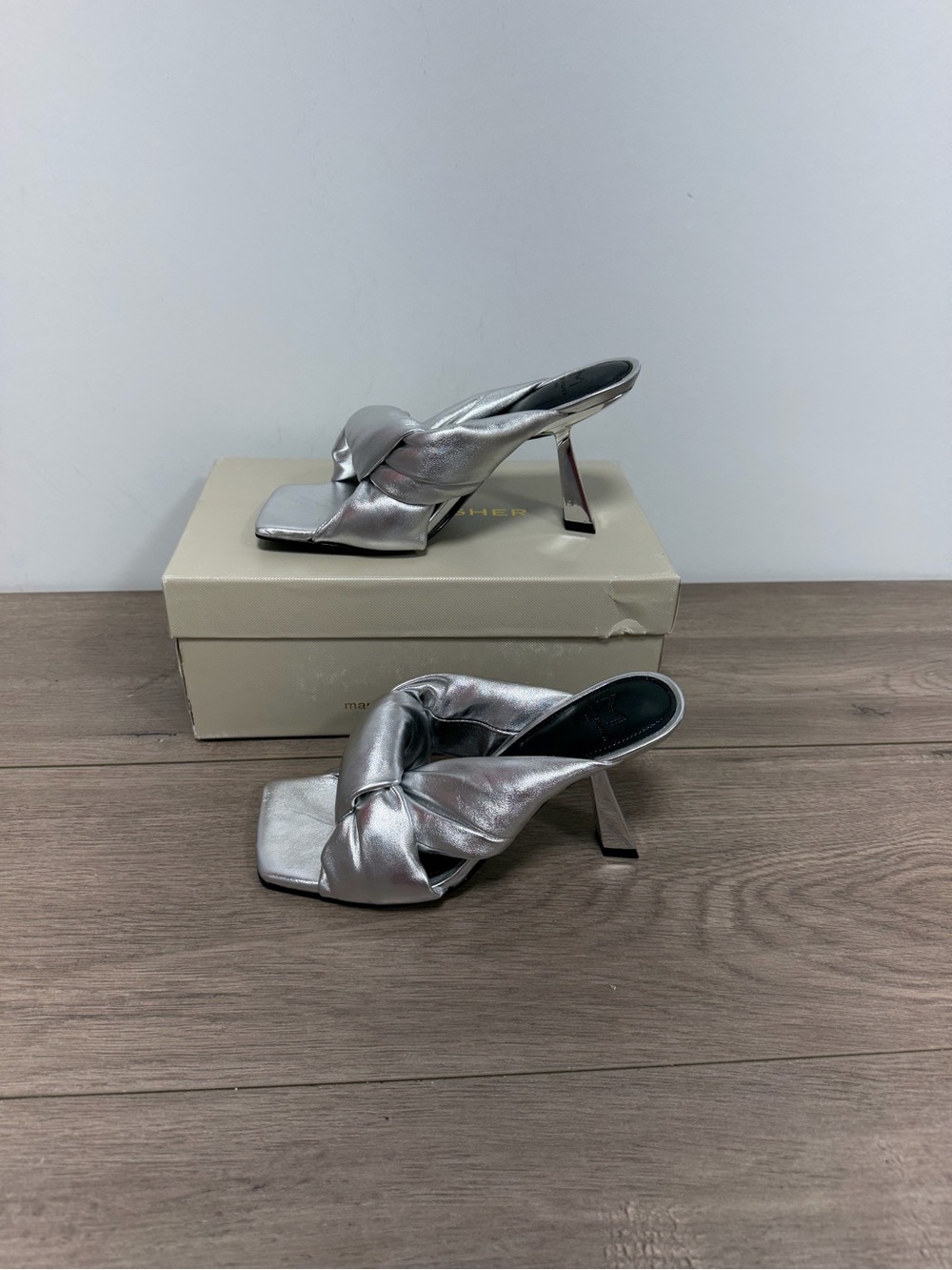 Brand new women’s Marc fisher Silver Knot Comfort Dellian Square Toe Slip On s 6